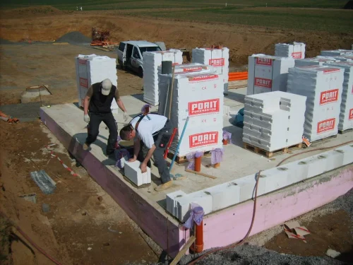 Vereinsheim: (2012) Bau des Vereinsheim-Gebäudes