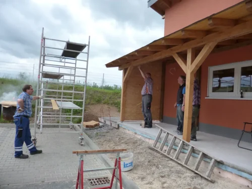 Vereinsheim: (2014) Vordach und Veranda